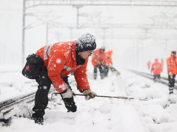 恒行网址：南方多地出现雨雪天气 铁路部门启动应急措施